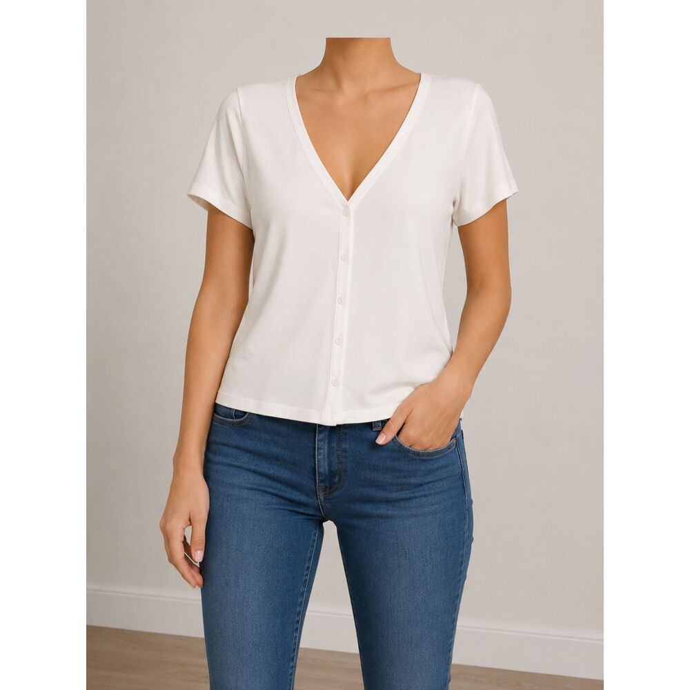 Universal Thread Women's Beige V-Neck Button Front Top Size XXL Short Sleeve Tee